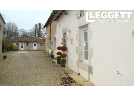 Dom na sprzedaż - Usson-Du-Poitou, Francja, 168,13 m², 205 666 USD (824 720 PLN), NET-96776551