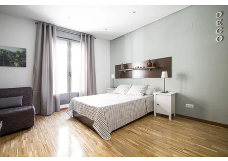 Mieszkanie do wynajęcia - Calle San Hemenegildo Madrid, Hiszpania, 25 m², 1753 USD (7276 PLN), NET-95765733