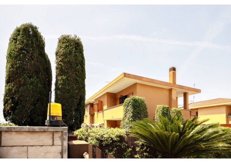 Dom na sprzedaż - Via Degli Estensi Roma, Włochy, 161 m², 597 964 USD (2 409 795 PLN), NET-98635349
