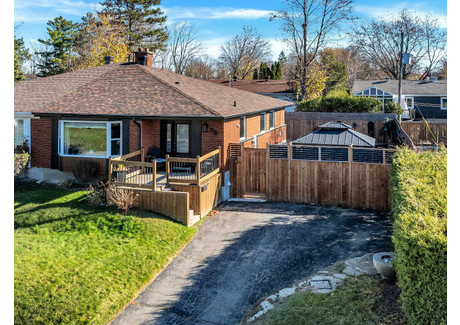 Dom na sprzedaż - 98 Rue Jonathan, Châteauguay, QC J6J3Y8, CA Châteauguay, Kanada, 114 m², 419 924 USD (1 709 091 PLN), NET-102225571