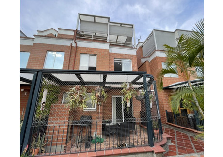 Dom na sprzedaż - Cra. 82A #32B-147, Medellín, Belén, Medellín, Antioquia, Colombia Medellín, Kolumbia, 110 m², 171 632 USD (712 271 PLN), NET-103325883