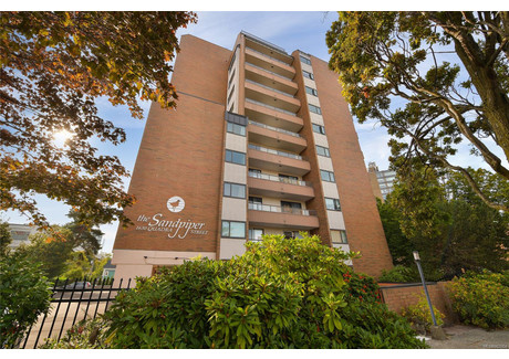 Dom na sprzedaż - 1630 Quadra St Victoria, Kanada, 52 m², 256 379 USD (1 043 463 PLN), NET-99259703