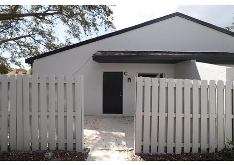 Dom do wynajęcia - 2011 Oleander Boulevard Fort Pierce, Usa, 61 m², 1450 USD (5945 PLN), NET-101908070