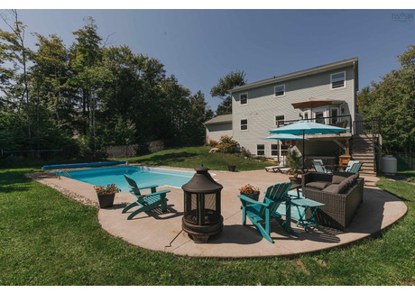 Dom na sprzedaż - 150 Cedarcrest Drive Halifax, Kanada, 228 m², 589 194 USD (2 256 614 PLN), NET-100490249