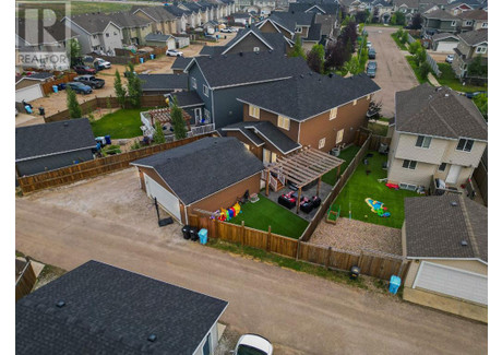 Dom na sprzedaż - 201 Ward Crescent Fort Mcmurray, Kanada, 204 m², 459 914 USD (1 761 470 PLN), NET-100910394