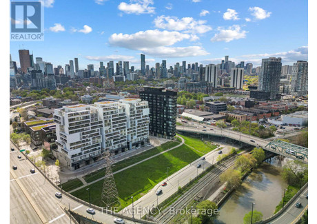 Dom na sprzedaż - 51 Trolley Crescent Toronto (Moss Park), Kanada, 46 m², 357 003 USD (1 453 001 PLN), NET-101647932