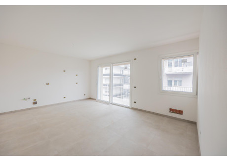 Mieszkanie na sprzedaż - Viale Amerigo Vespucci Chioggia, Włochy, 105 m², 360 141 USD (1 472 976 PLN), NET-101874411