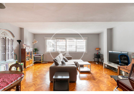 Mieszkanie na sprzedaż - Barcelona, Hiszpania, 161 m², 856 616 USD (3 375 069 PLN), NET-93899609