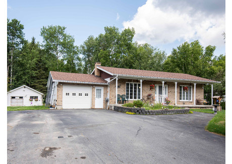 Dom na sprzedaż - 103 Rue des Bouleaux, Val-d'Or, QC J9P0C3, CA Val-D'or, Kanada, 92 m², 233 787 USD (921 122 PLN), NET-95698113