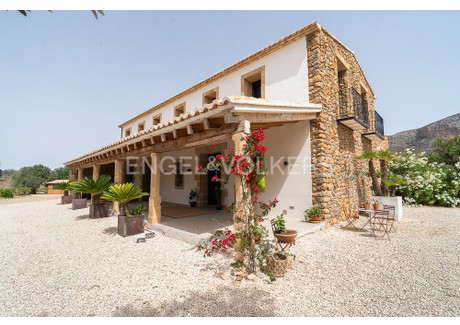 Dom na sprzedaż - Denia, Hiszpania, 500 m², 3 404 977 USD (13 688 007 PLN), NET-96871605