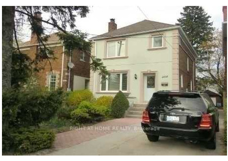 Dom do wynajęcia - 2105 Avenue Rd Toronto, Kanada, 102,19 m², 3576 USD (14 553 PLN), NET-102357728