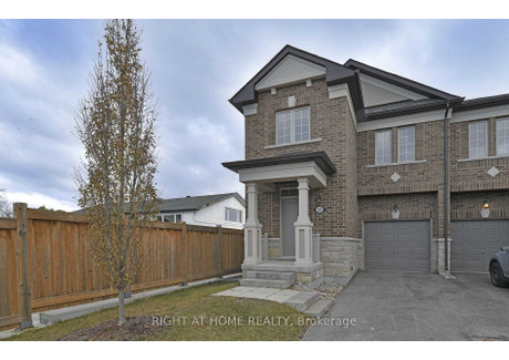 Dom do wynajęcia - 22 Bluebird Pl Toronto, Kanada, 139,35 m², 2926 USD (11 528 PLN), NET-97245087