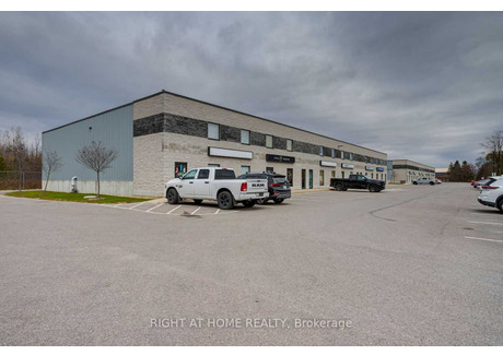 Komercyjne na sprzedaż - 14 - 1472 Thornton Rd N Oshawa, Kanada, 231,14 m², 802 404 USD (3 289 858 PLN), NET-102079625