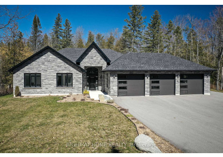 Dom na sprzedaż - 19 Twin Pines Dr W Wasaga Beach, Kanada, 185,81 m², 916 512 USD (3 611 058 PLN), NET-96854582