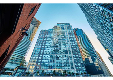 Mieszkanie do wynajęcia - 1113 - 24 Wellesley St W Toronto, Kanada, 111,48 m², 2642 USD (10 751 PLN), NET-102528533