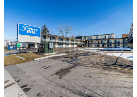 Komercyjne na sprzedaż - 5958 FALLSVIEW Blvd E Niagara Falls, Kanada, 2382,96 m², 5 160 659 USD (19 816 930 PLN), NET-95258319